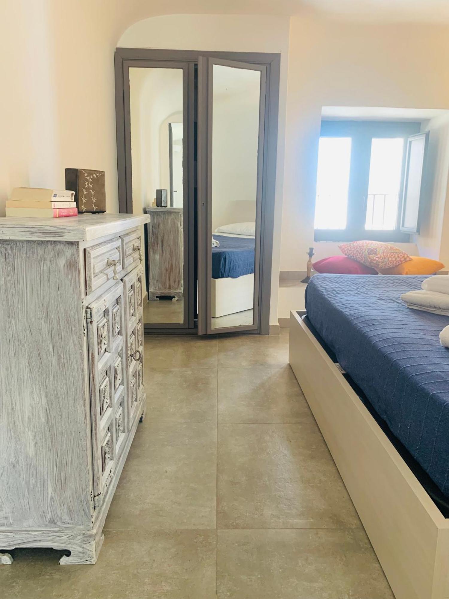 Center Living Apartment Катания Экстерьер фото